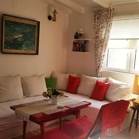 Stone Corner I Ruhiges Steinhaus Mit Garten Nahe Rovinj & Meer * ロヴィニ