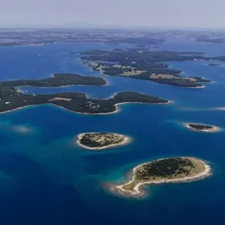 Stone Corner I Ruhiges Steinhaus Mit Garten Nahe Rovinj & Meer 別荘