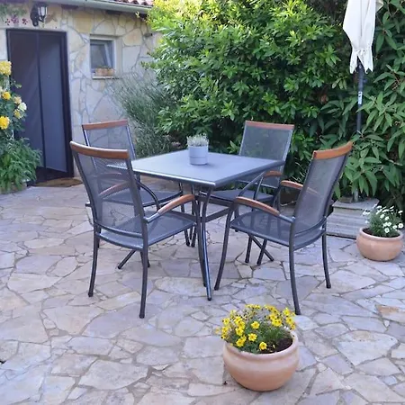 Stone Corner I Ruhiges Steinhaus Mit Garten Nahe Rovinj & Meer * ロヴィニ